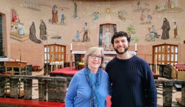 Manhattan Singer-Guitarist Offers Time and Talent to Guide Young Faithful