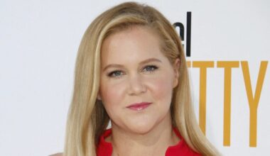 Amy Schumer Takes a $1.25 Million Loss on Iconic NYC Brownstone Amid Divorce – Globe Magazine