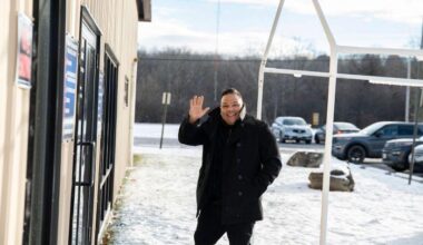 Connecticut prosecutor waiting to pick Flowers in New York