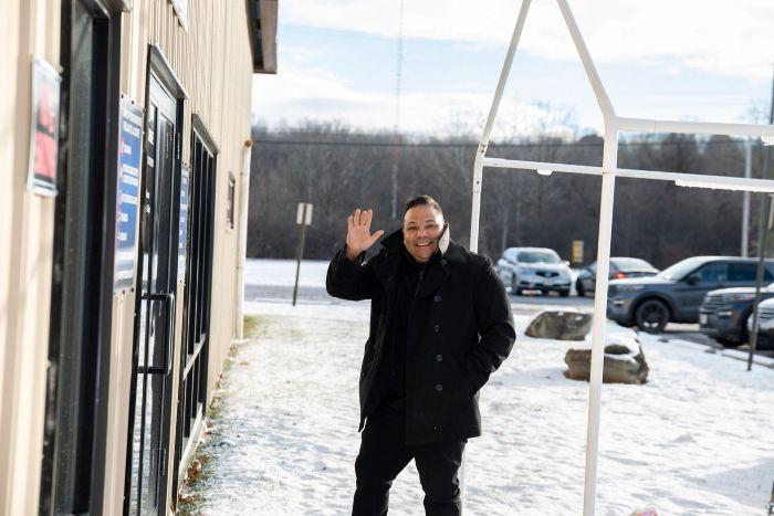 Connecticut prosecutor waiting to pick Flowers in New York