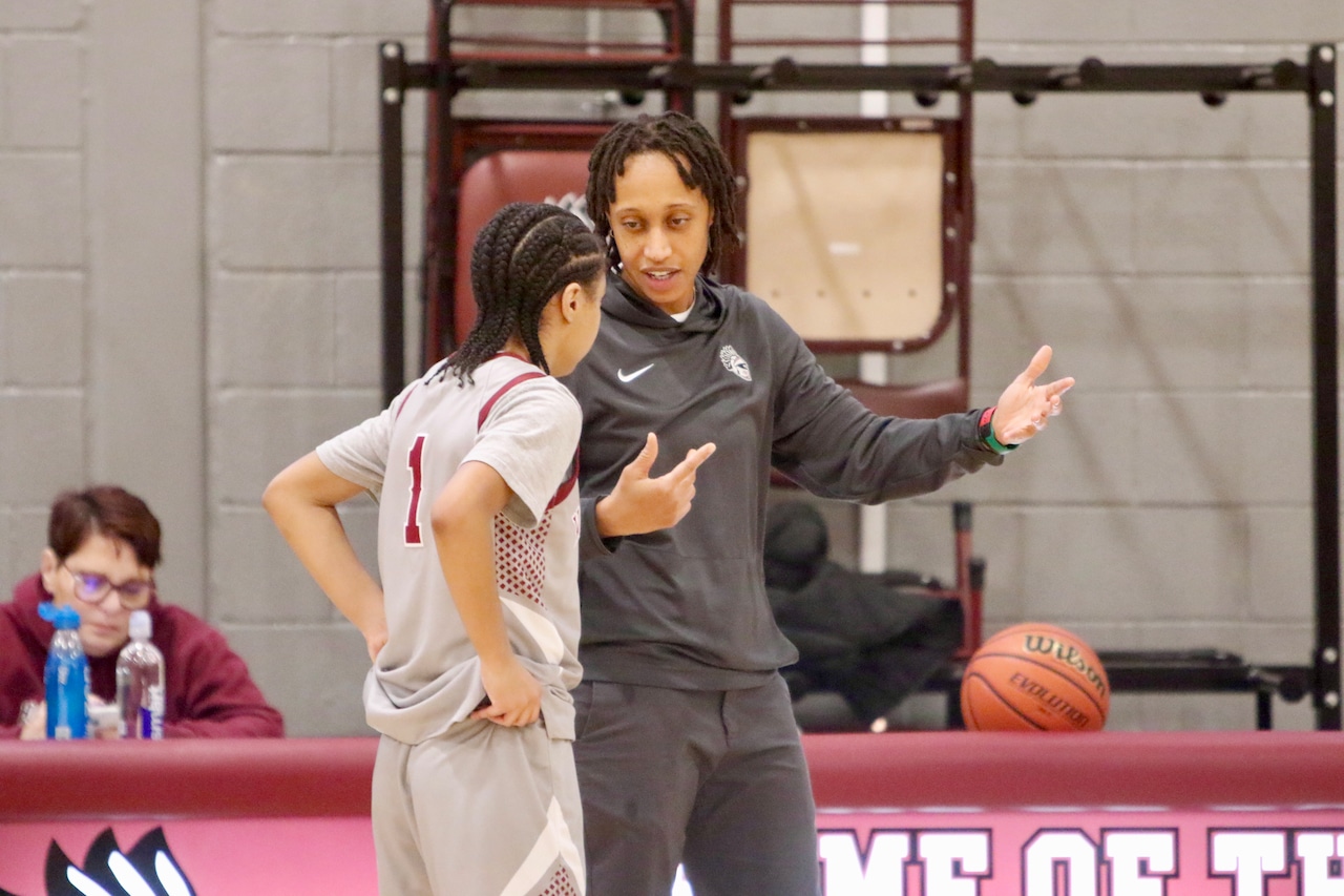 Curtis flexes defensive muscles in huge win over Stuyvesant