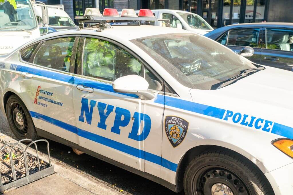 Suspect arrested after punching a rabbi in Queens, police say – The Forward