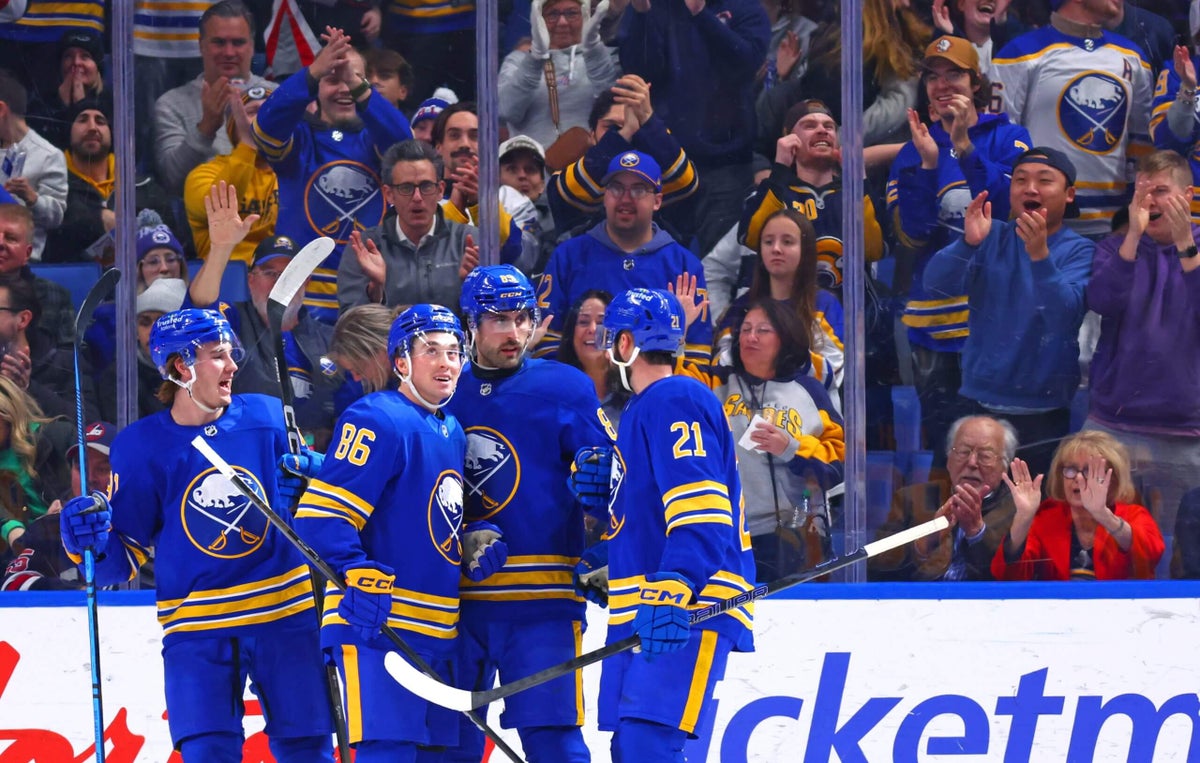Sabres players react to fans, Stanley Cup winners weigh in on hot streak, more