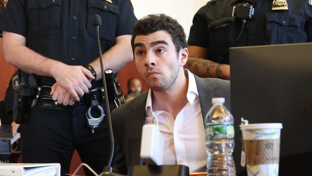 Luigi Mangione in NY court today for death penalty hearing – NBC New York