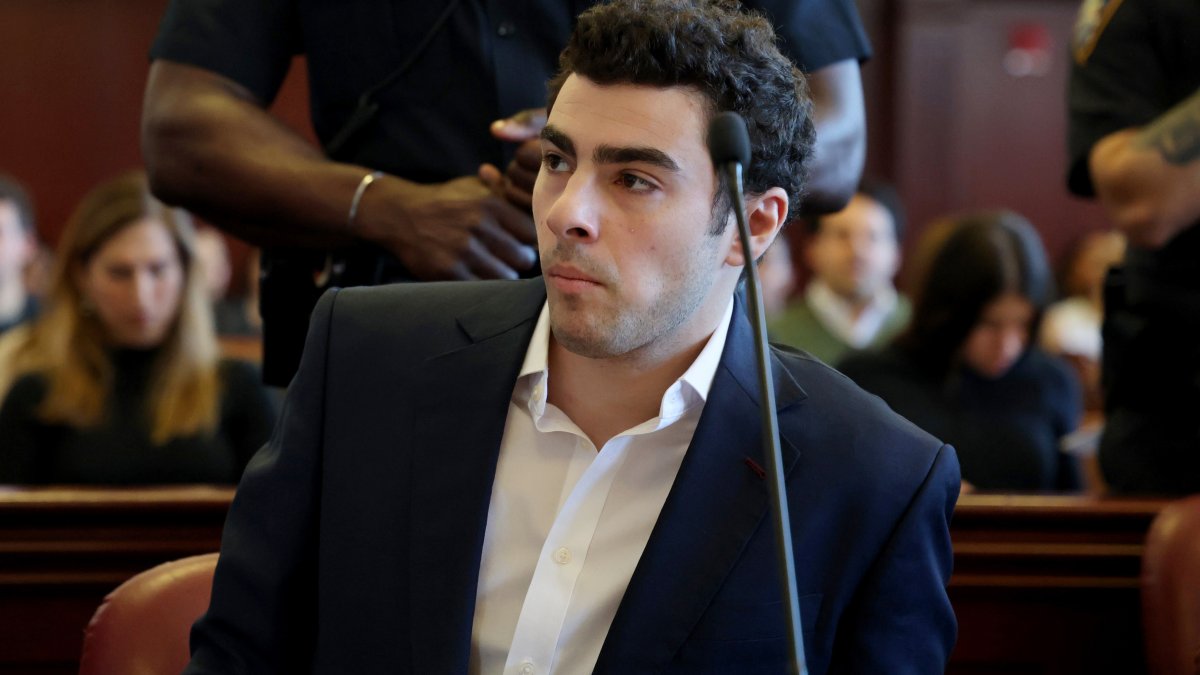 Man impersonating FBI agent tried to free Luigi Mangione from jail – NBC New York