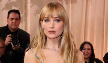 Jennifer Lawrence debuts riskiest look yet at Golden Globes – NBC New York