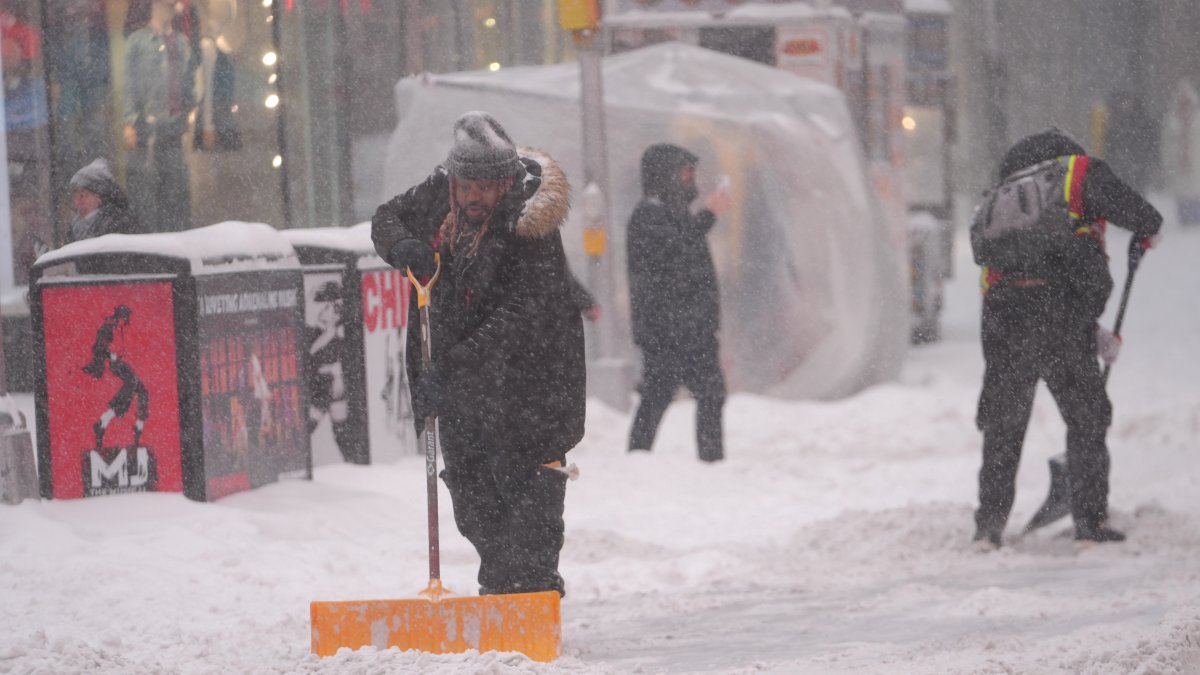 NYC sees biggest snow storm in years, NJ Transit service halted – NBC New York