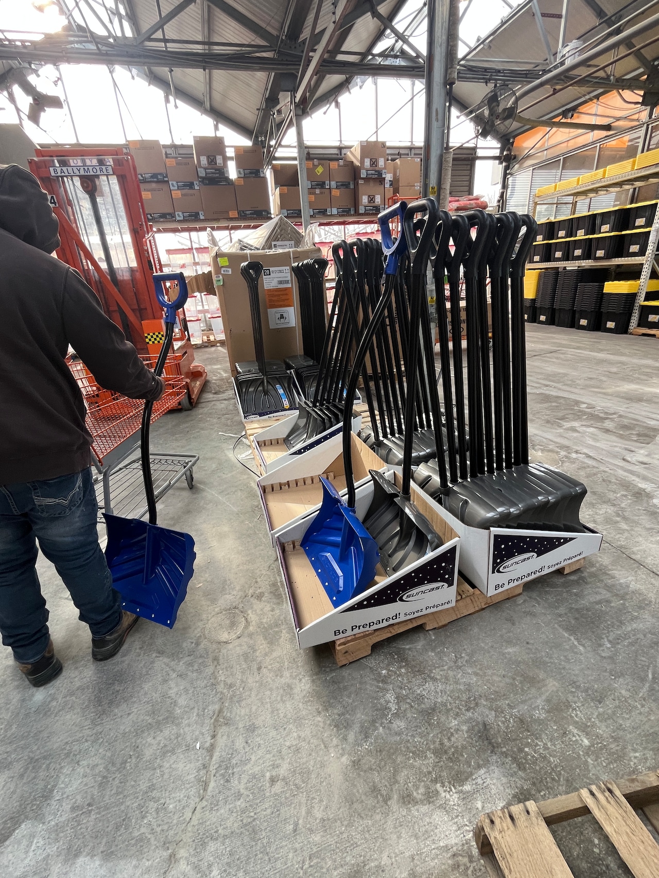 Shoppers prepare for snowstorm