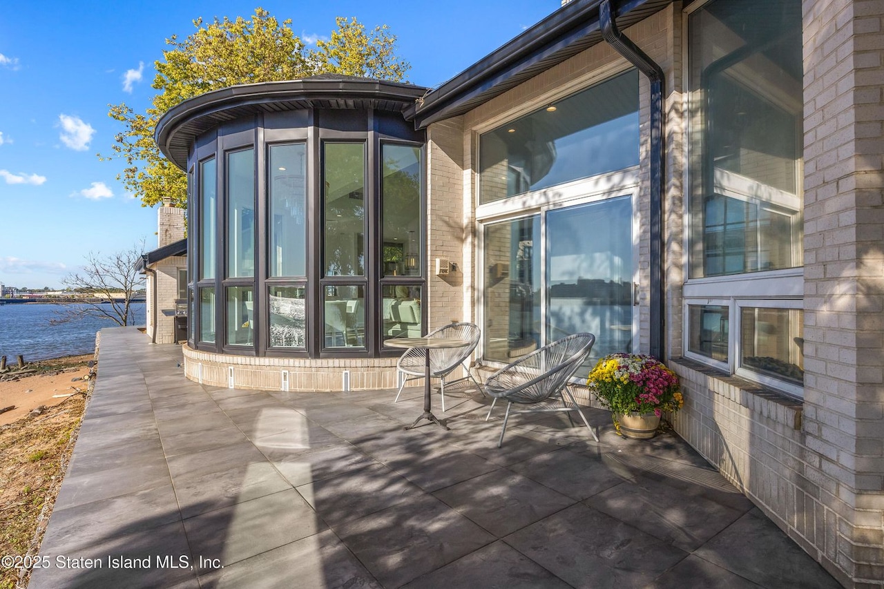 2 Wards Point Avenue