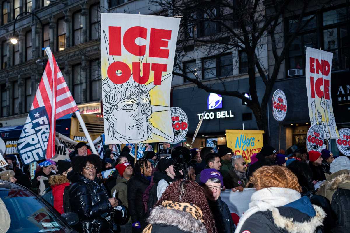 Thousands of NYC protesters demand end to ICE operations in Minneapolis and across America – amNewYork