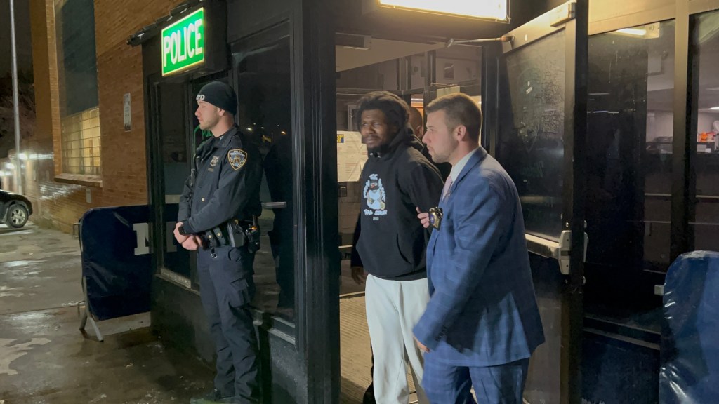 Man arrested for attempted murder in Bronx subway stabbing and beatdown