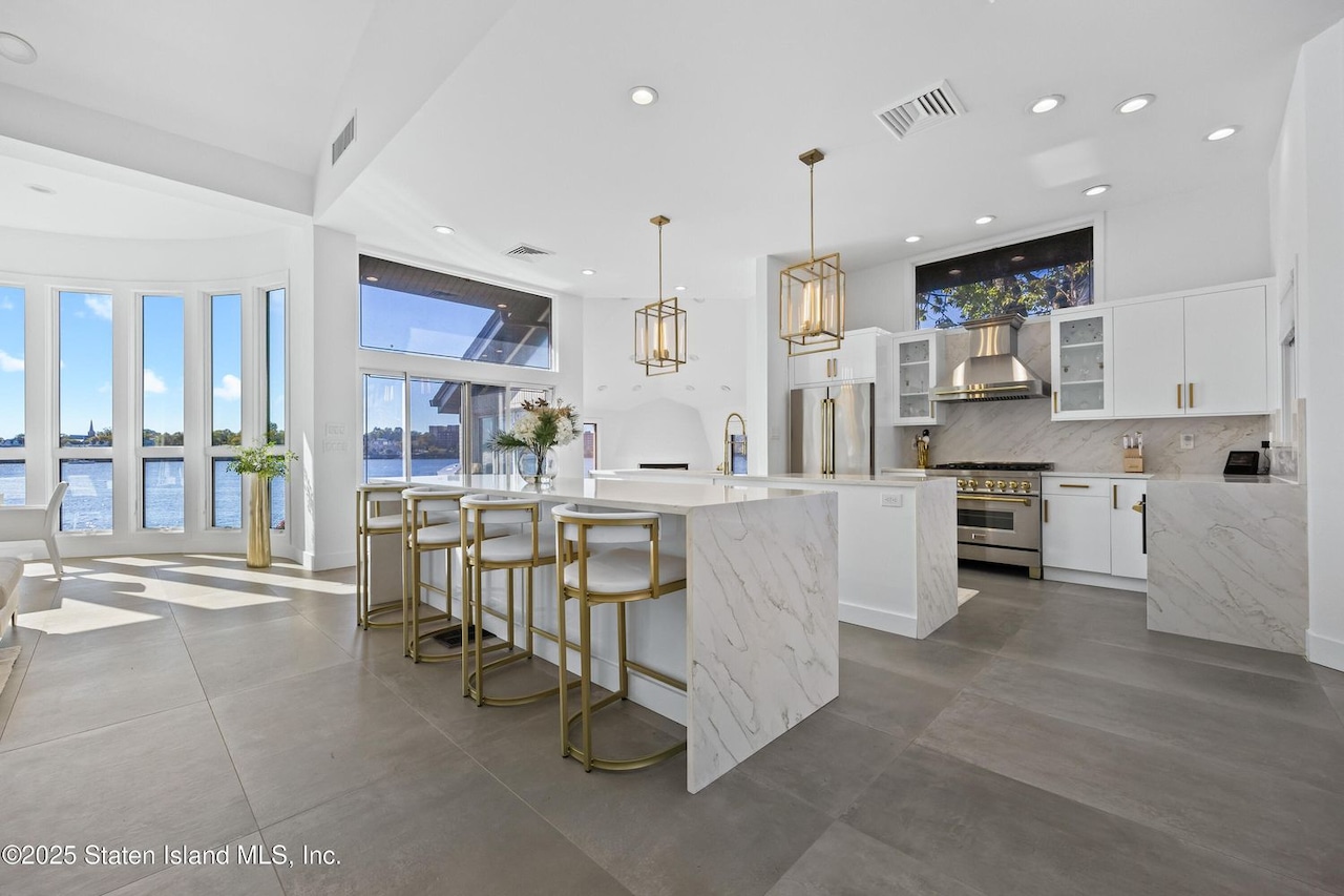 2 Wards Point Avenue