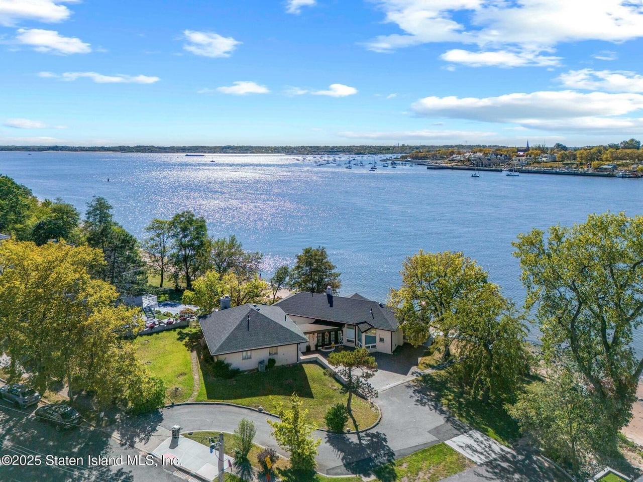 2 Wards Point Avenue