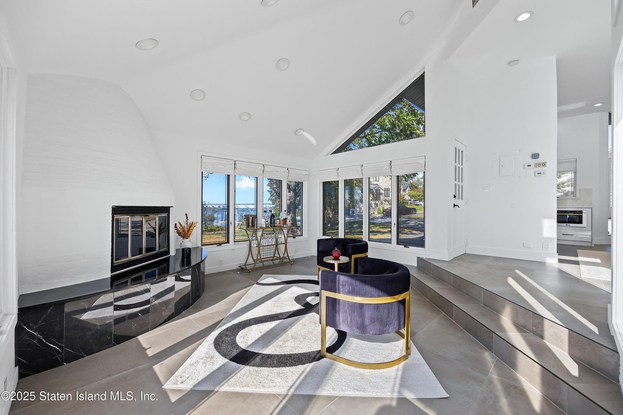 2 Wards Point Avenue