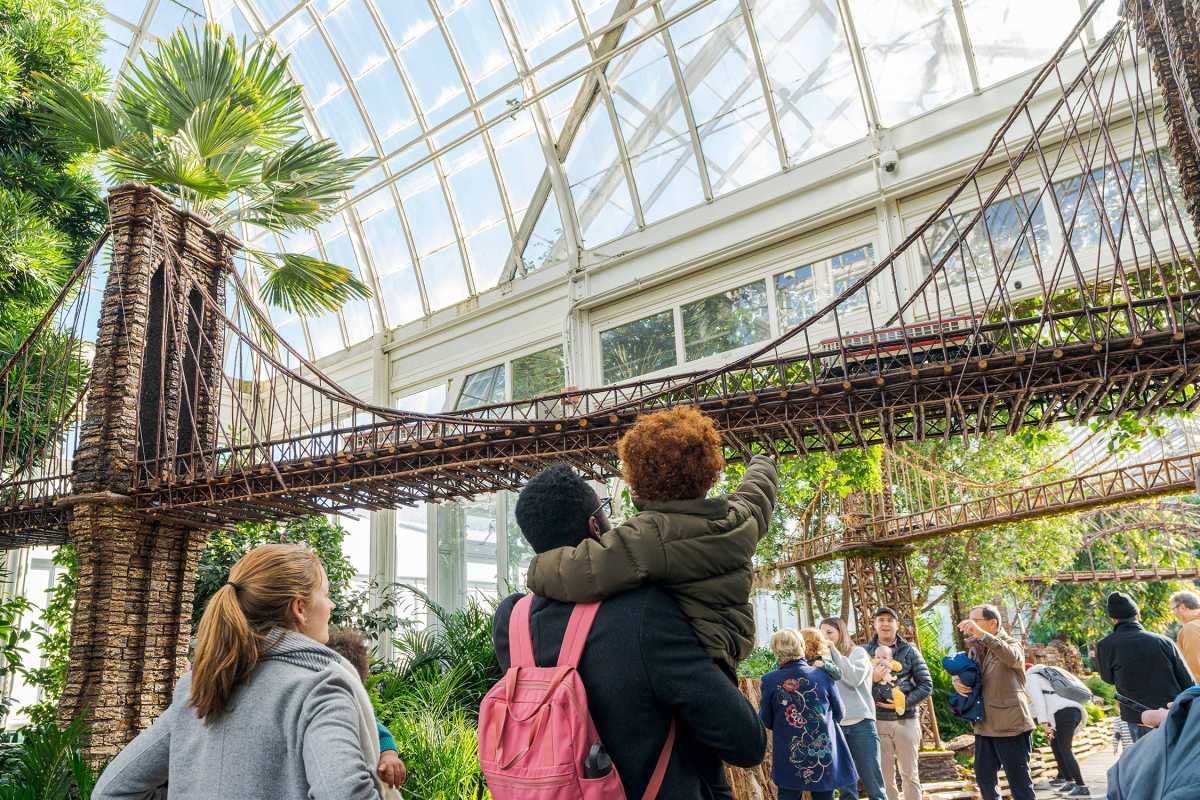 NYC landmarks, including miniature Brooklyn Bridge, highlight Holiday Train Show at NYBG • Brooklyn Paper