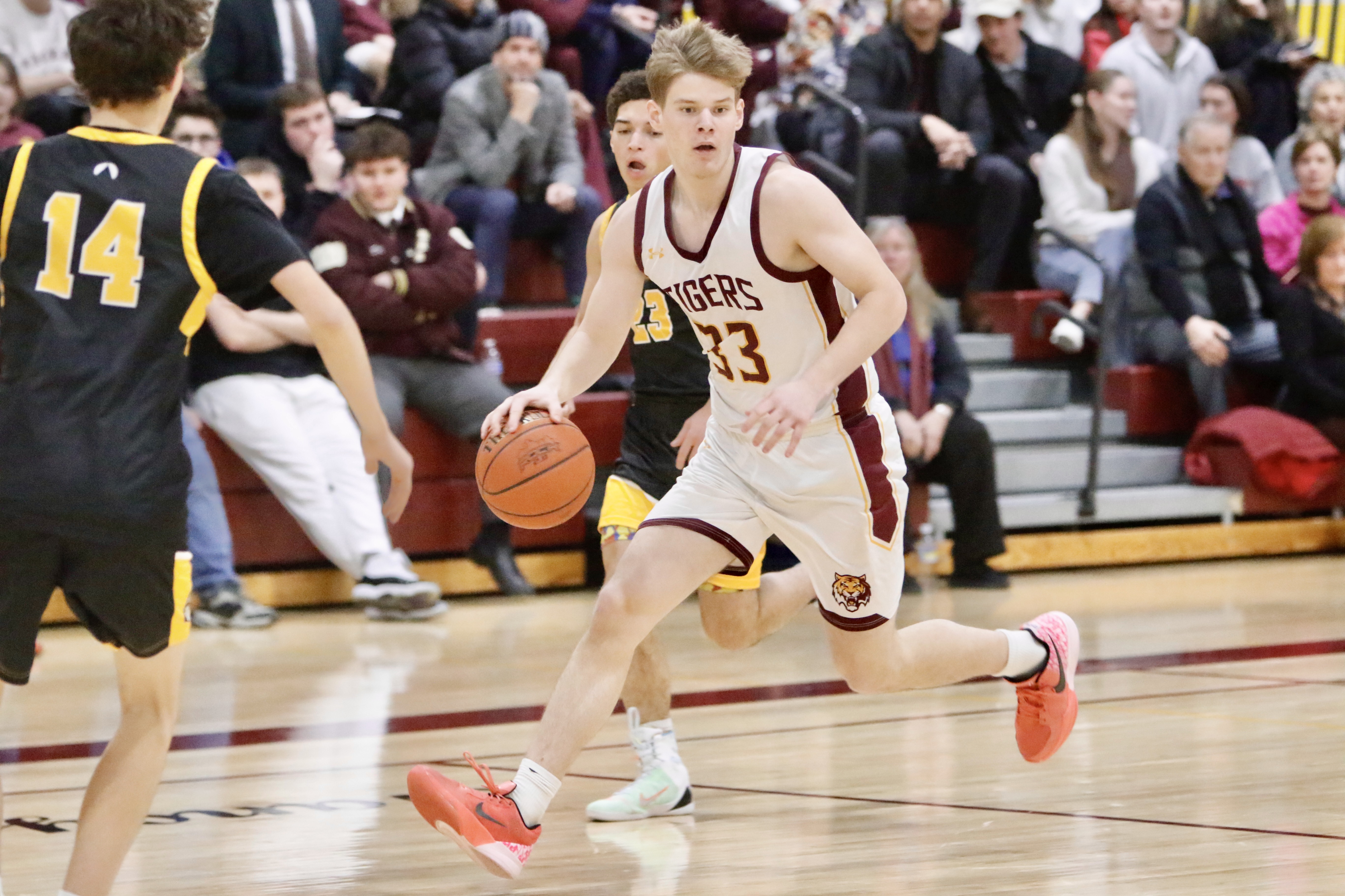Staten Island Academy's Yohan Wielens takes the ball up the floor during a matchup against Avenues on Jan. 14, 2025.