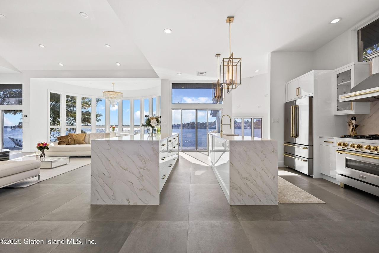 2 Wards Point Avenue