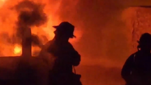 VIDEOS: Firefighter hit by falling AC unit, 5 others hurt in Queens inferno
