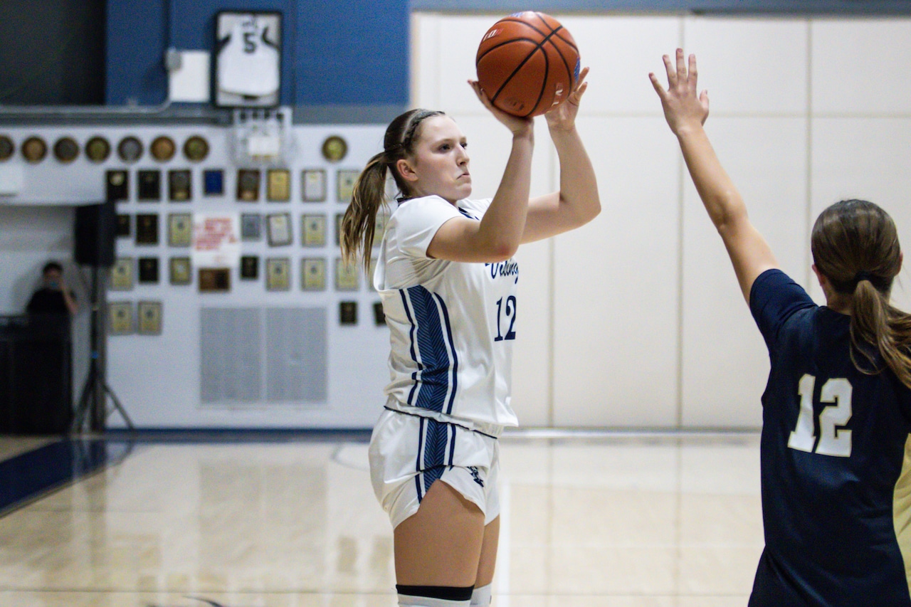 Xaverian comes from behind to down Sea, 55-51