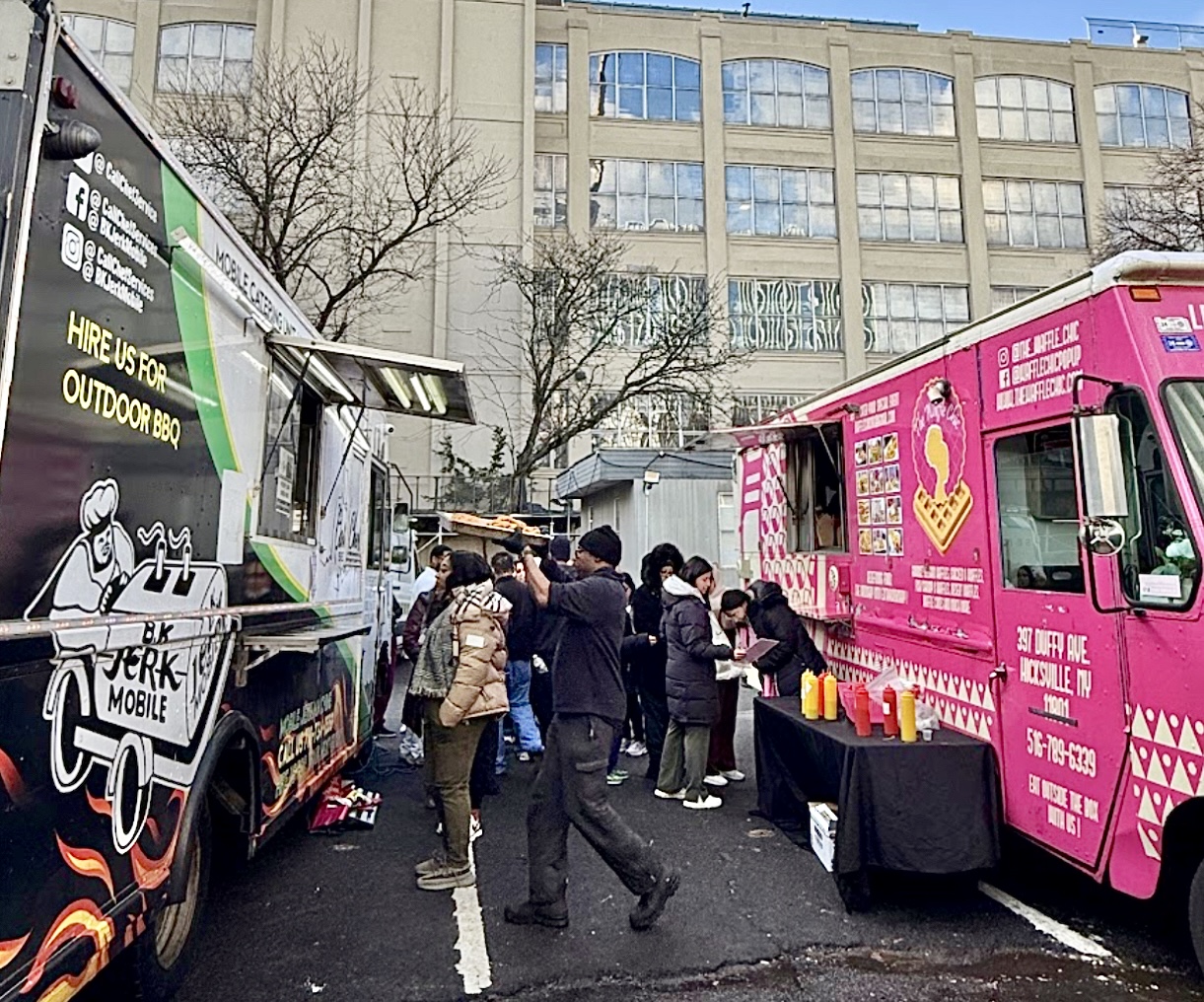 NYU Langone–Brooklyn celebrated the 10-year anniversary of its merger with Lutheran Medical Center in Sunset Park by bringing in food trucks and handing out goodie bags. Photo: NYU Langone–Brooklyn