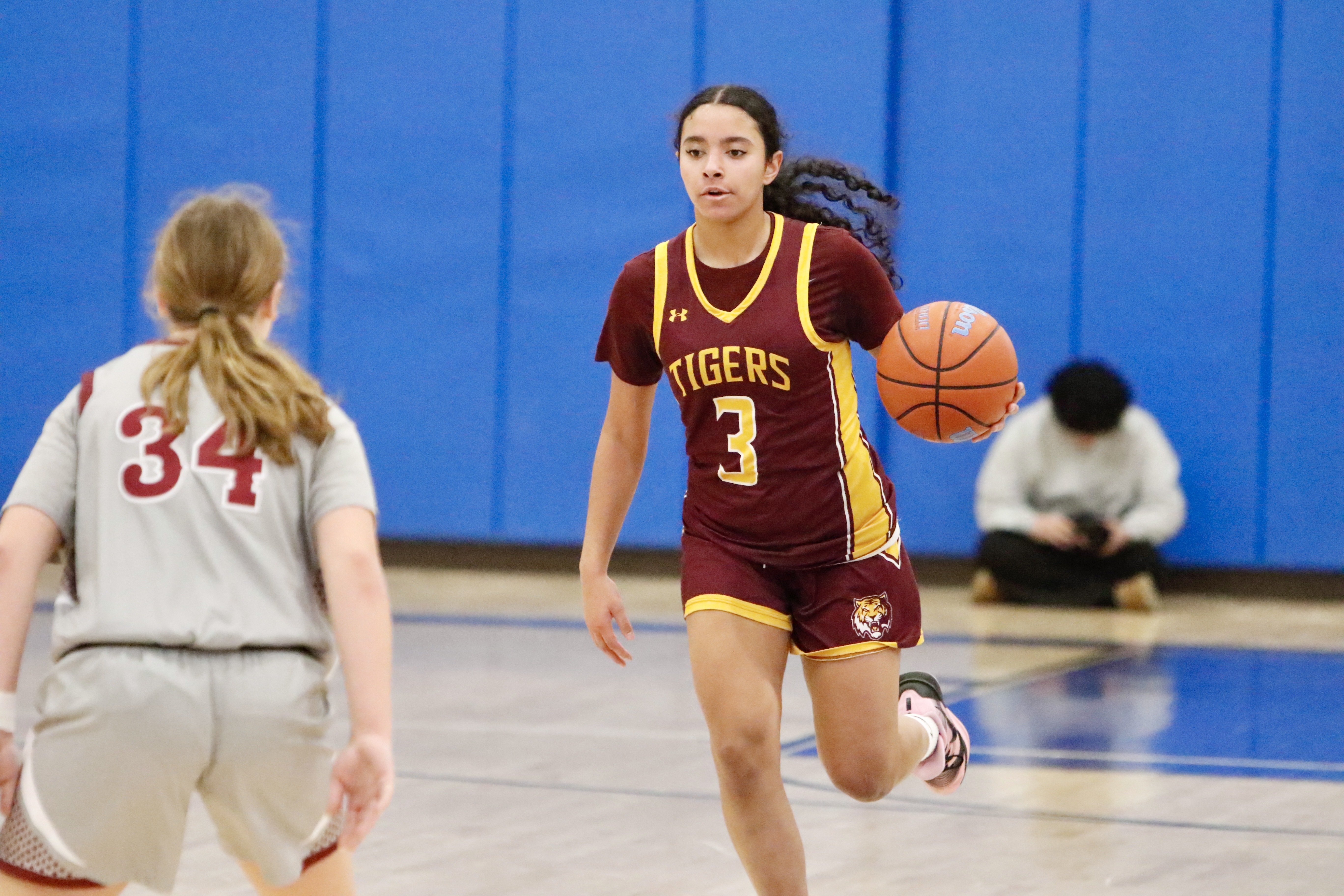 Staten Island Academy's Alyssa Lopez handles the ball during a Borough President's Cup quarterfinal meeting vs. Curtis on Jan. 27, 2025.