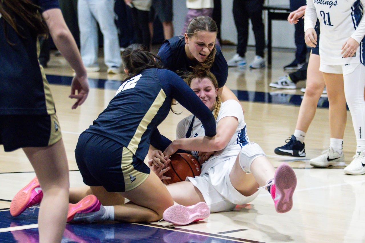 Xaverian comes from behind to down Sea, 55-51