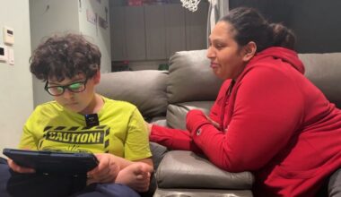 Hollis' mom said despite the delay in his care, she supports the nurses on strike. (Spectrum News NY1)