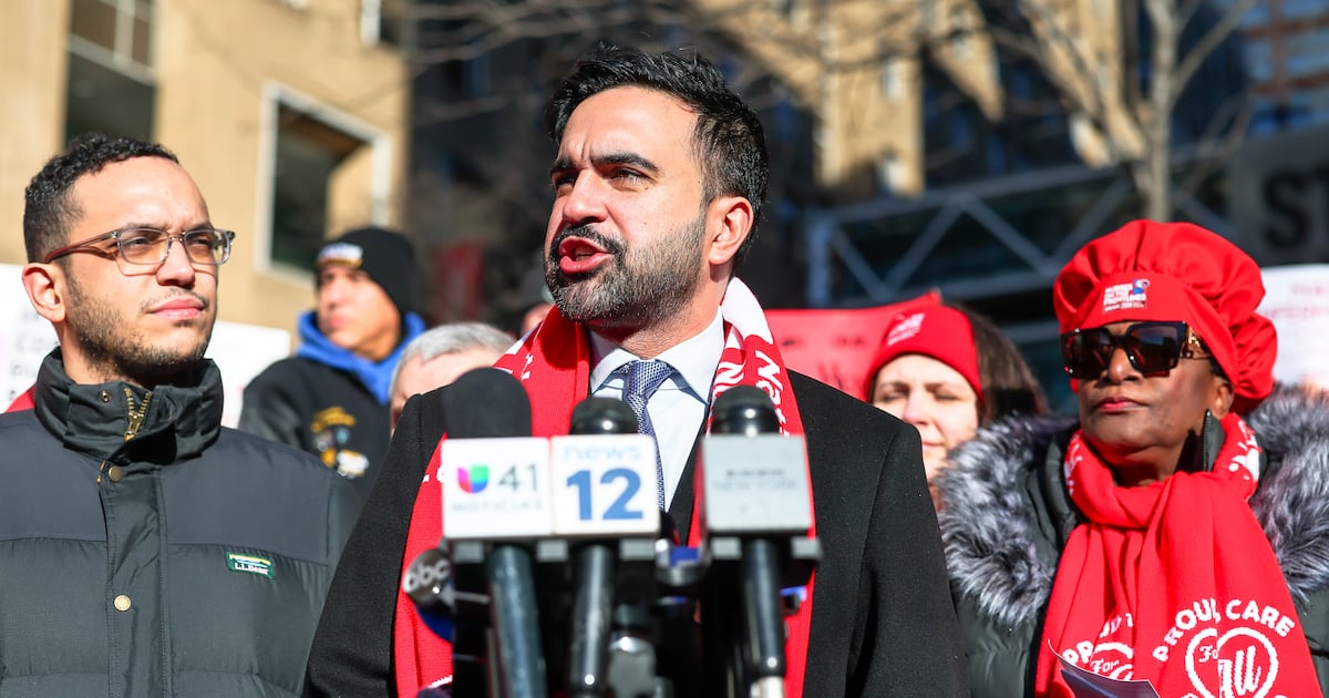 NYC Mayor Mamdani backs hospital nurses as 15,000 strike over pay, safety