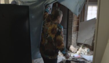 Brooklyn woman bracing for weekend after tree falls into her home, leaving part wide open to cold weather