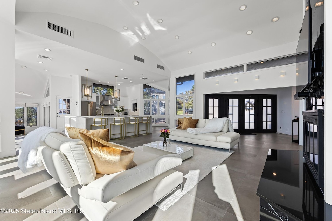 2 Wards Point Avenue