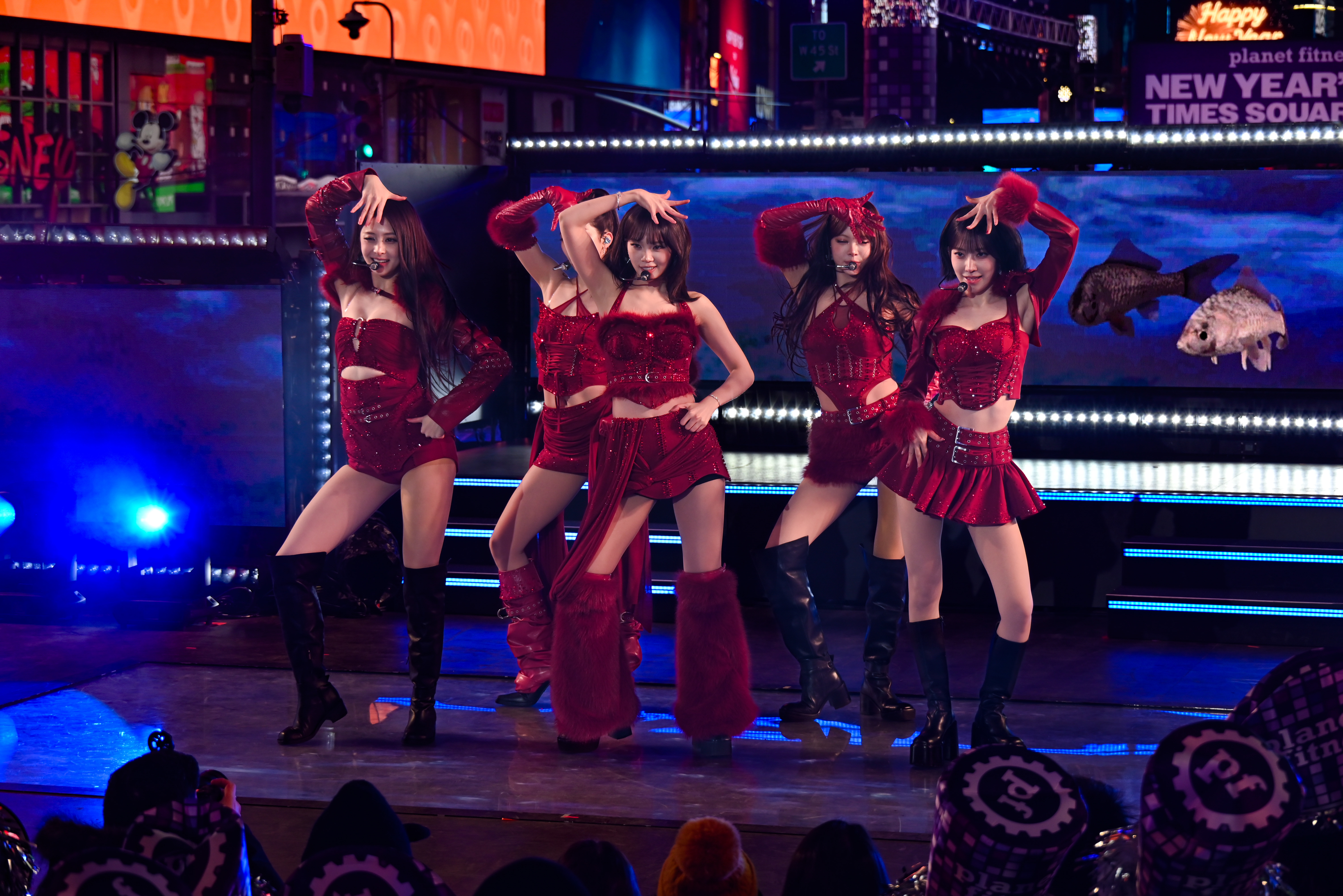 LE SSERAFIM in Times Square.