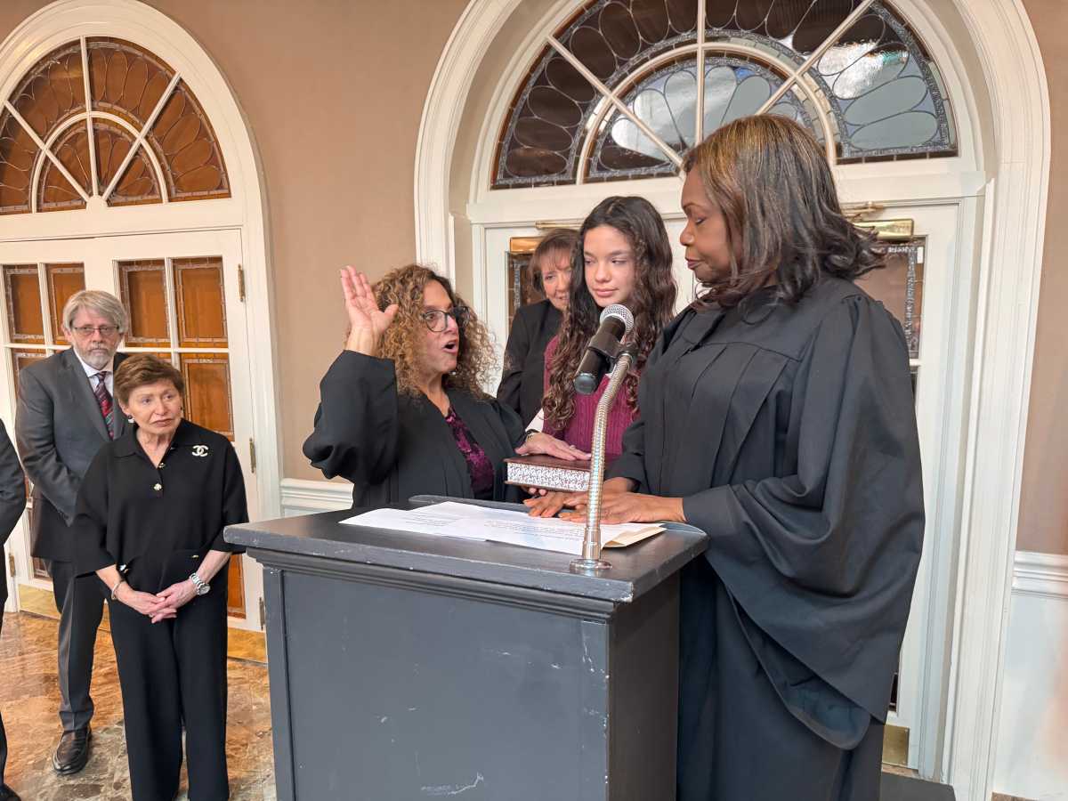 Brooklyn’s Jill Epstein sworn in • Brooklyn Paper