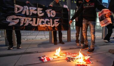 Radical anti-ICE protesters burn flags outside Manhattan immigration court, create wanted posters for agent who shot Renee Good – amNewYork