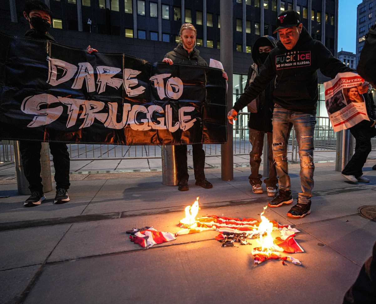 Radical anti-ICE protesters burn flags outside Manhattan immigration court, create wanted posters for agent who shot Renee Good – amNewYork