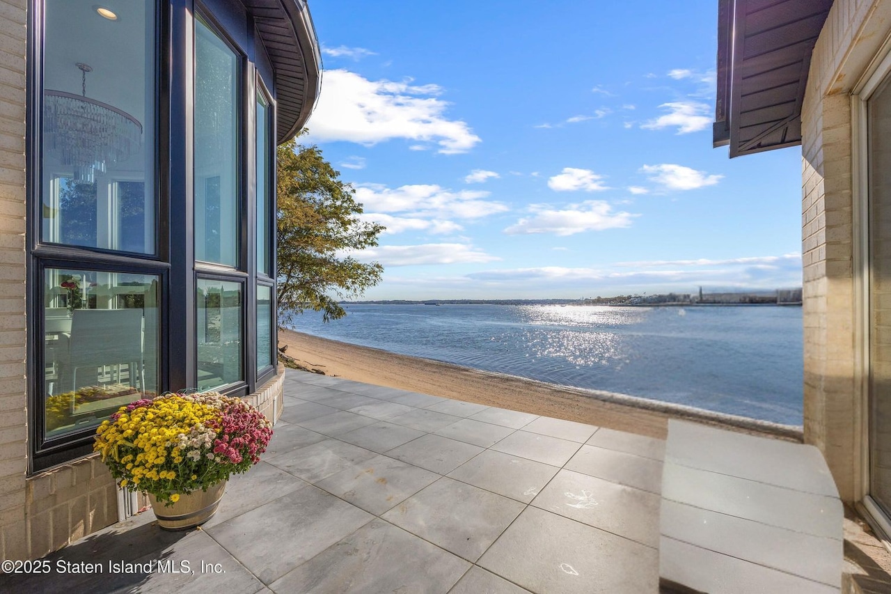 2 Wards Point Avenue