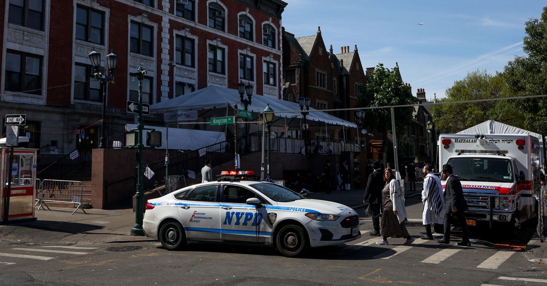 Car slams into entrance of New York City synagogue, no injuries reported