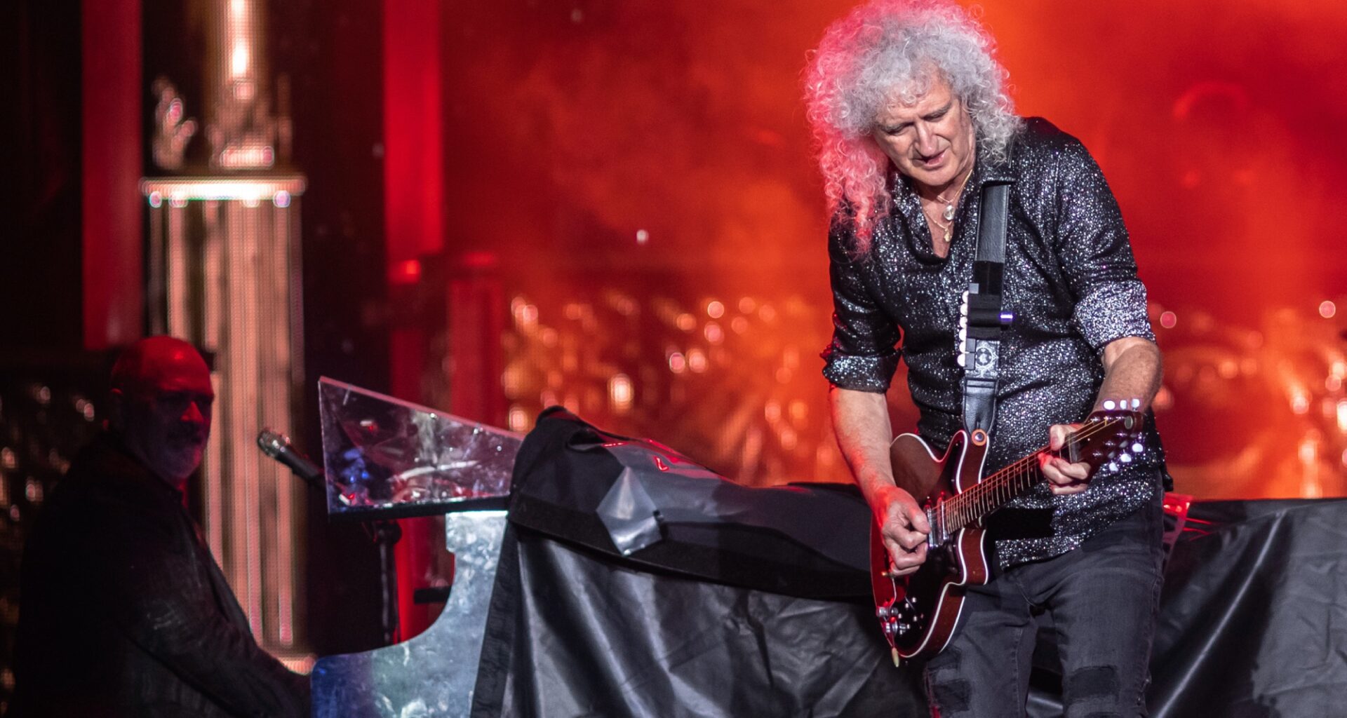 Brian May says Queen refuse to tour America as it is a "dangerous place"