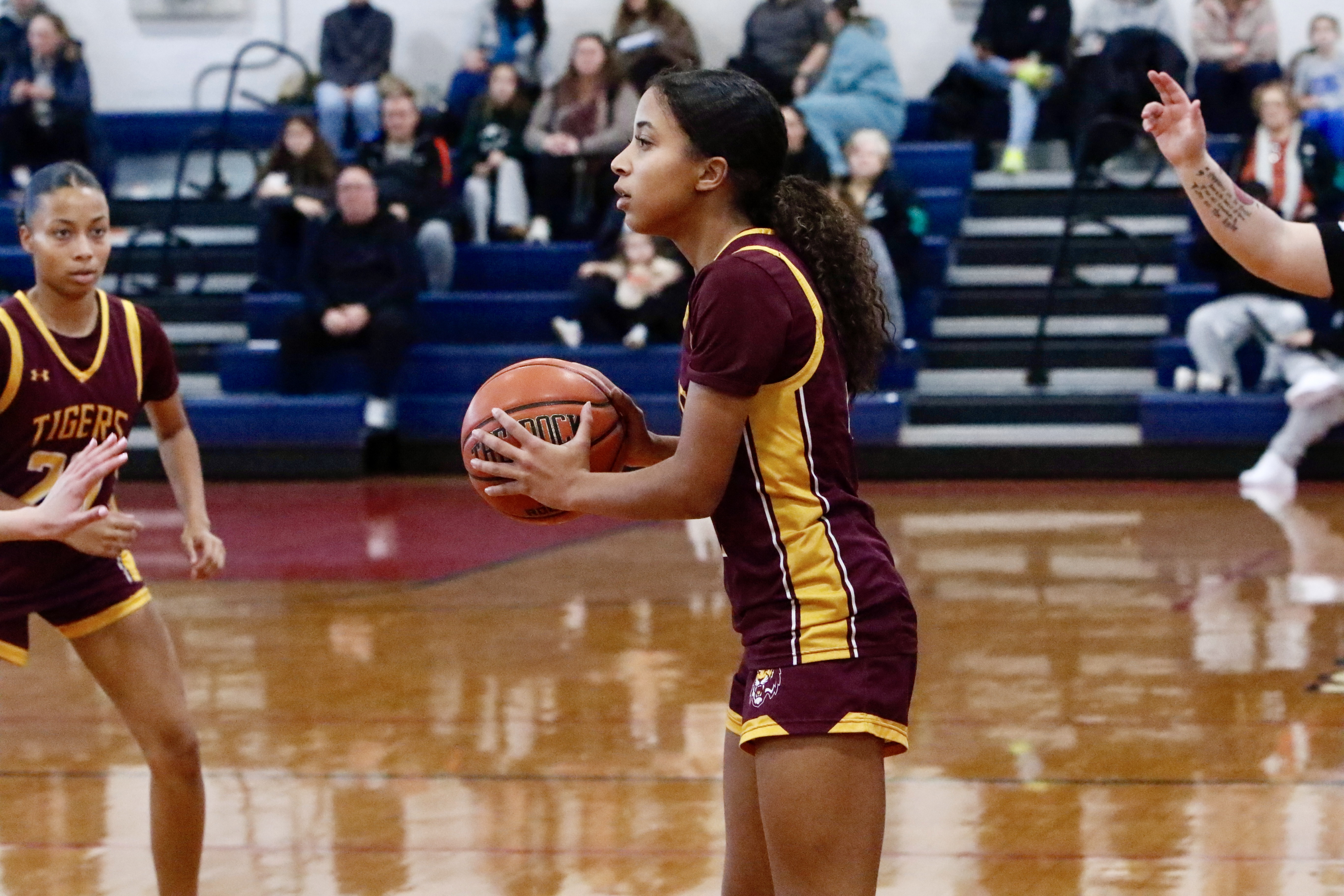 Staten Island Academy's Rita Moschella looks to make a pass during a Borough President's Cup matchup vs. Notre Dame Academy on Jan. 24, 2026.