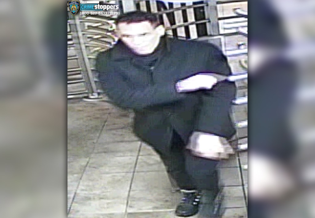 Man punches MTA subway operator in face in Queens; asked, 'Do you know me?'