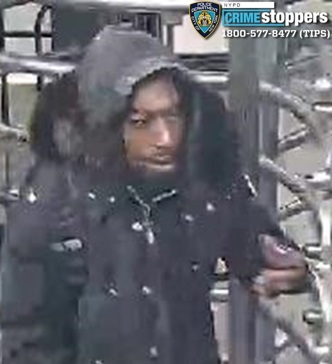 Man slashed on Bronx train over bottle of cologne: cops