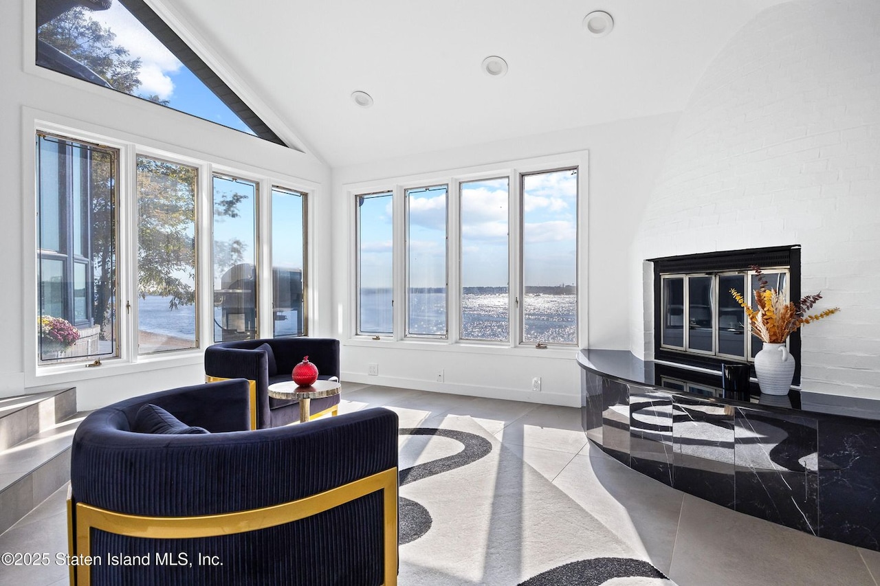 2 Wards Point Avenue