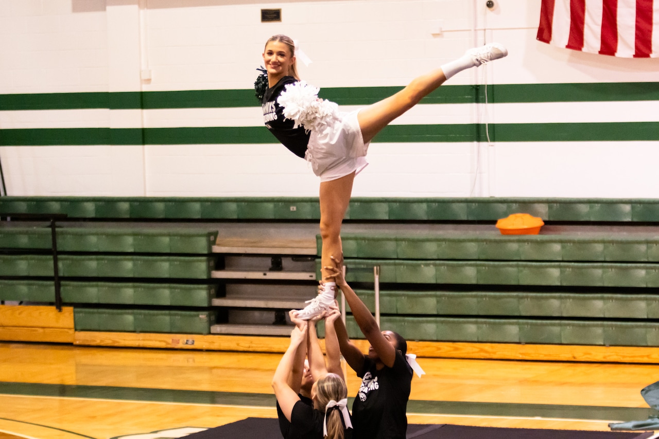 Wagner College's Cheer Team