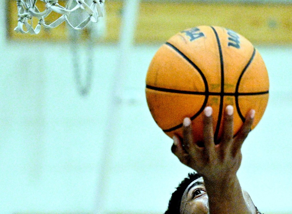 Brooklyn Ross leads Aquinas boys basketball team past Arrowhead Christian – Daily Bulletin