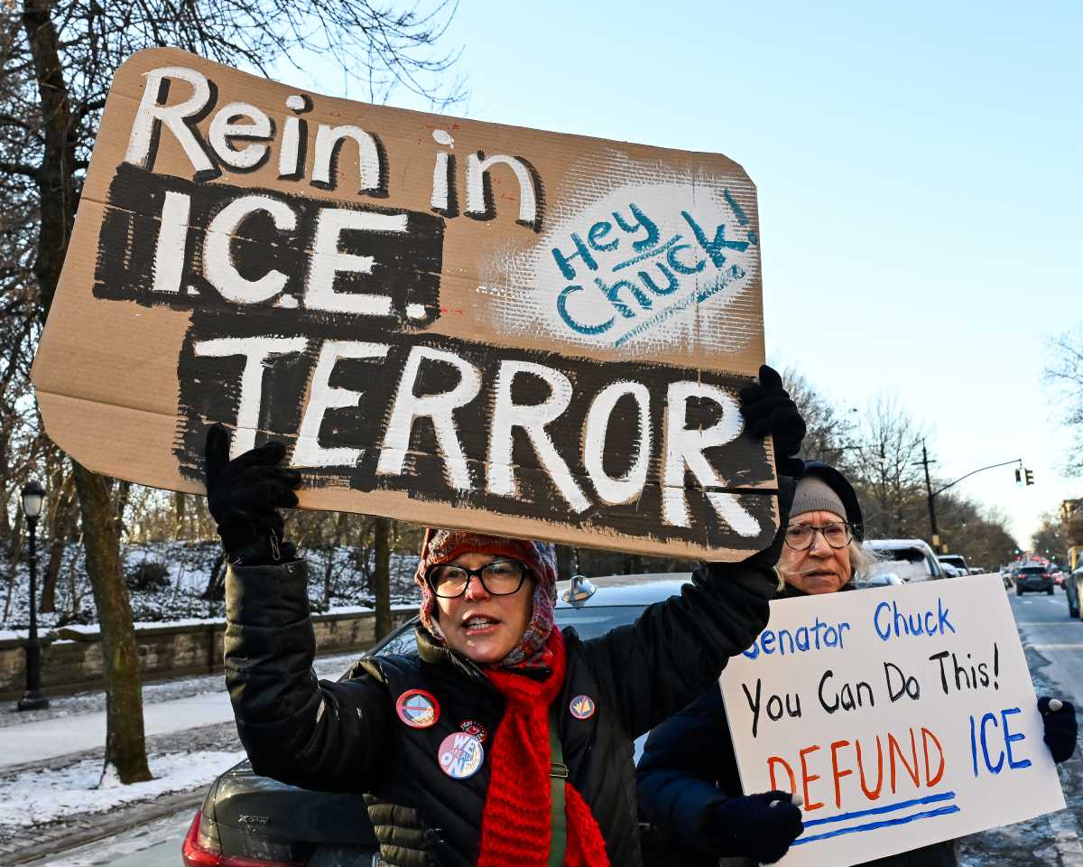 Protesters call on Schumer to use leverage to rein in ICE, block DHS funding • Brooklyn Paper