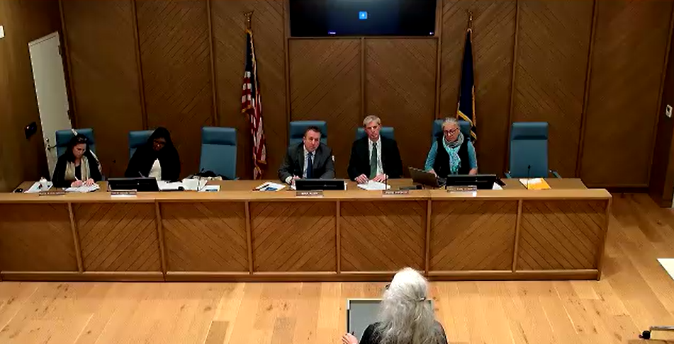 Marilyn Hoyt address the trustees.