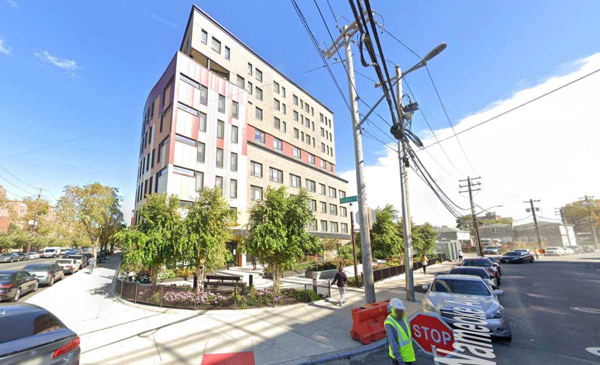 apartment building in Queens where dead body was found