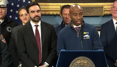 News 12 | Brooklyn | Mayor: NYC schools will be open Tuesday