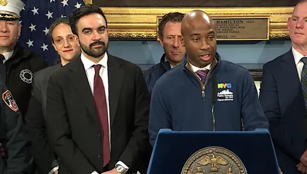 News 12 | Brooklyn | Mayor: NYC schools will be open Tuesday