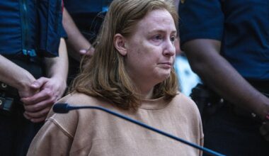 Psych eval to determine if woman accused of stabbing mom in Macy's is fit to stand trial