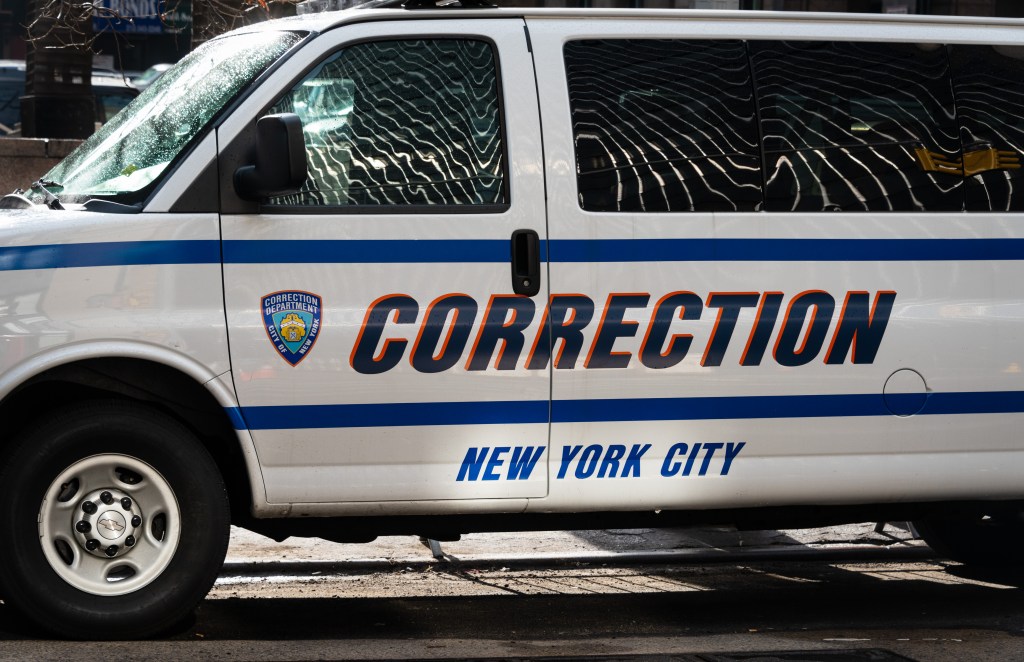 NYC Dept. of Correction officer arrested for having guns and machete in car: DA